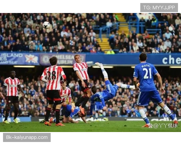 斯坦福桥现场:切尔西球迷在比赛第21分钟起立鼓掌致敬特里 斯坦福桥现场:切尔西球迷在比赛第21分钟起立鼓掌致敬特里